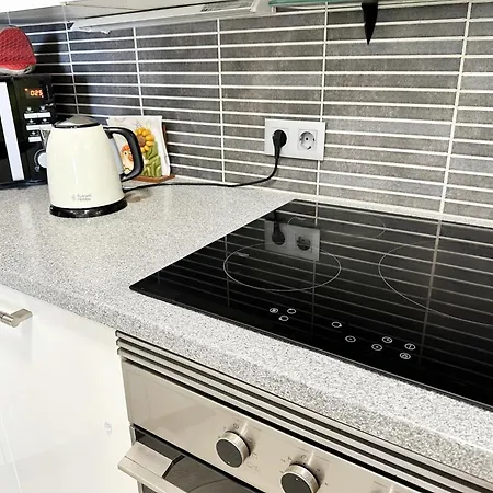 Spacious Art With Large Terrace, Relaxing Ocean View, Near Beaches אדחה