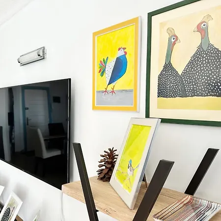 Spacious Art With Large Terrace, Relaxing Ocean View, Near Beaches