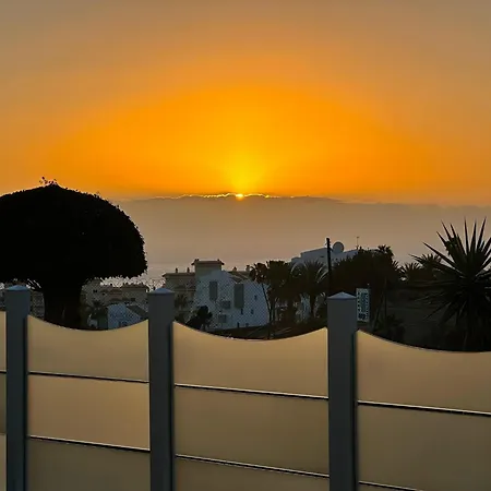 Apartment Relaxing Ocean View, Spacious Art With Large Terrace, Near Beaches