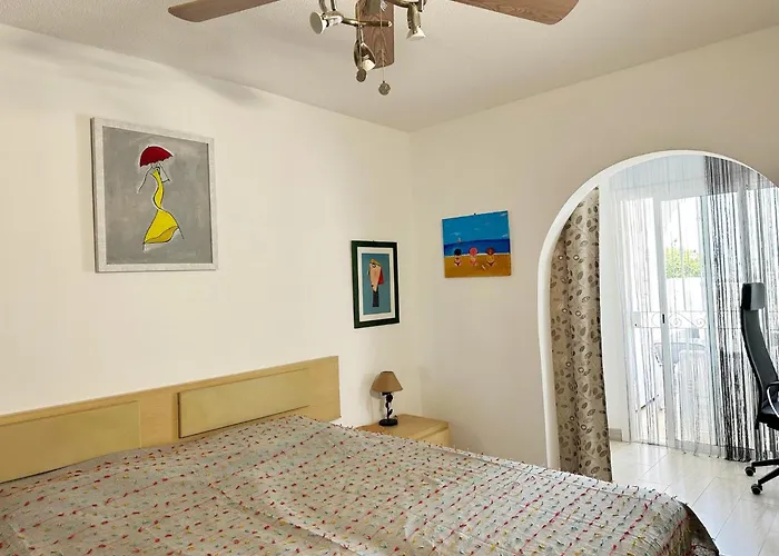 Spacious Art With Large Terrace, Relaxing Ocean View, Near Beaches