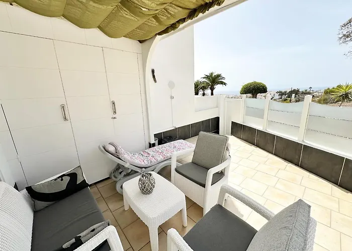 Spacious Art With Large Terrace, Relaxing Ocean View, Near Beaches