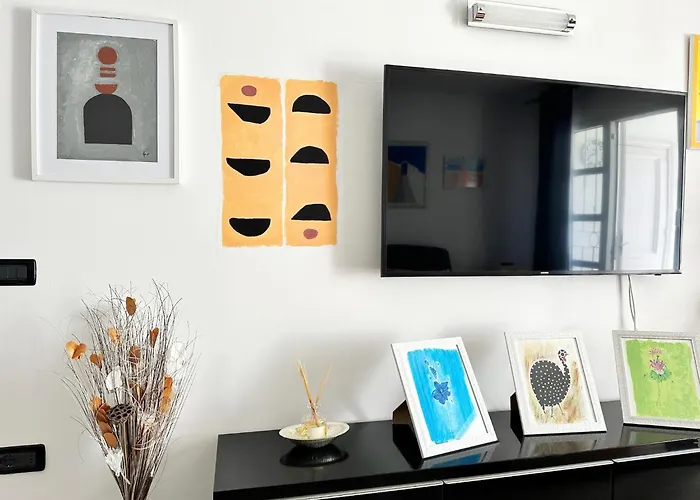 Апартаменты Spacious Art With Large Terrace, Relaxing Ocean View, Near Beaches