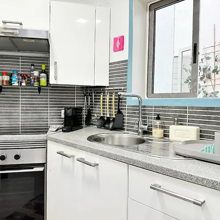 Spacious Art With Large Terrace, Relaxing Ocean View, Near Beaches