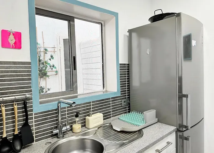 Spacious Art With Large Terrace, Relaxing Ocean View, Near Beaches