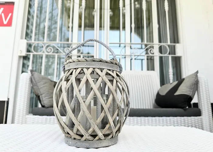 Spacious Art With Large Terrace, Relaxing Ocean View, Near Beaches