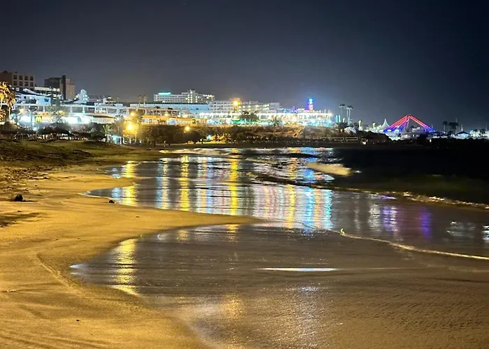 Spacious Art With Large Terrace, Relaxing Ocean View, Near Beaches 아파트 아데제