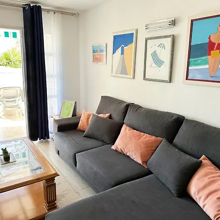 Spacious Art With Large Terrace, Relaxing Ocean View, Near Beaches شقة *