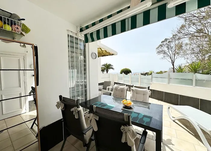 Spacious Art With Large Terrace, Relaxing Ocean View, Near Beaches